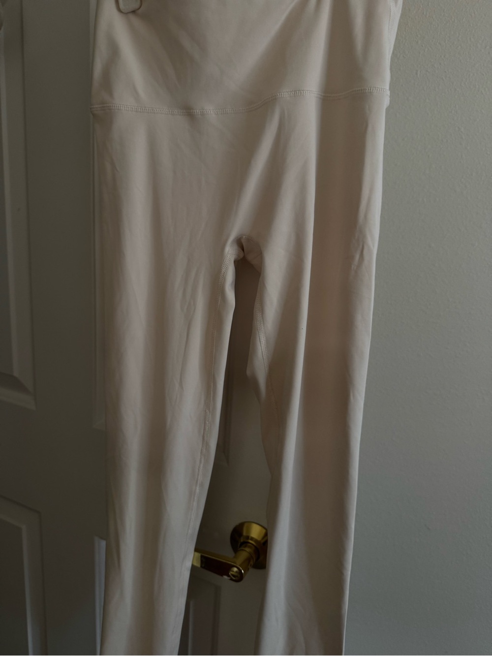 ALO Yoga High-Rise Full-Length Leggings in Cream